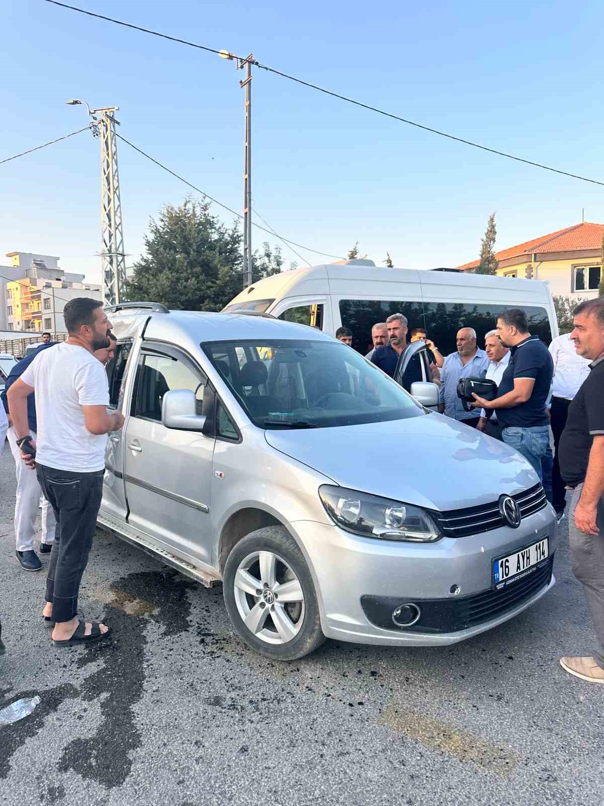Hafif ticari araç ile kamyon çarpıştı: 3 yaralı