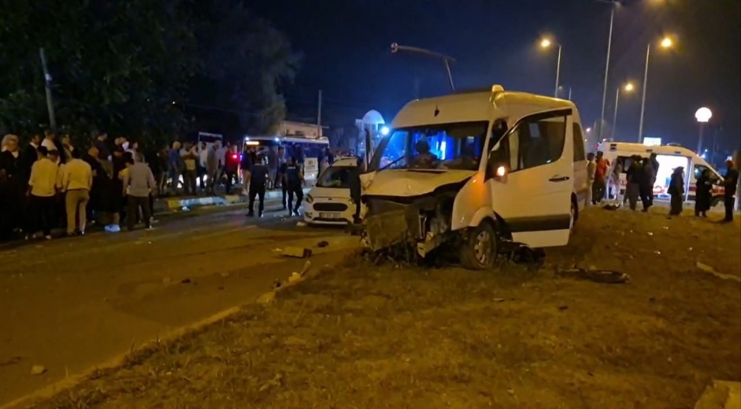Düğün dönüşü feci kaza: 21 yaralı!