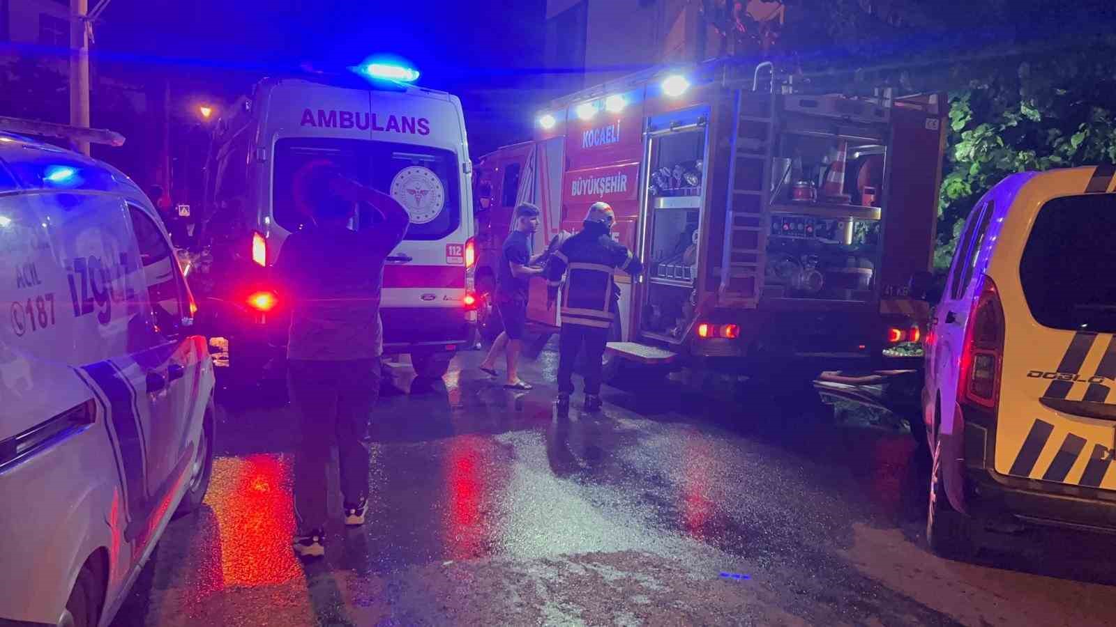 Çardakta çıkan yangın 3 katlı binaya sirayet etti: 1 kişi yaralandı