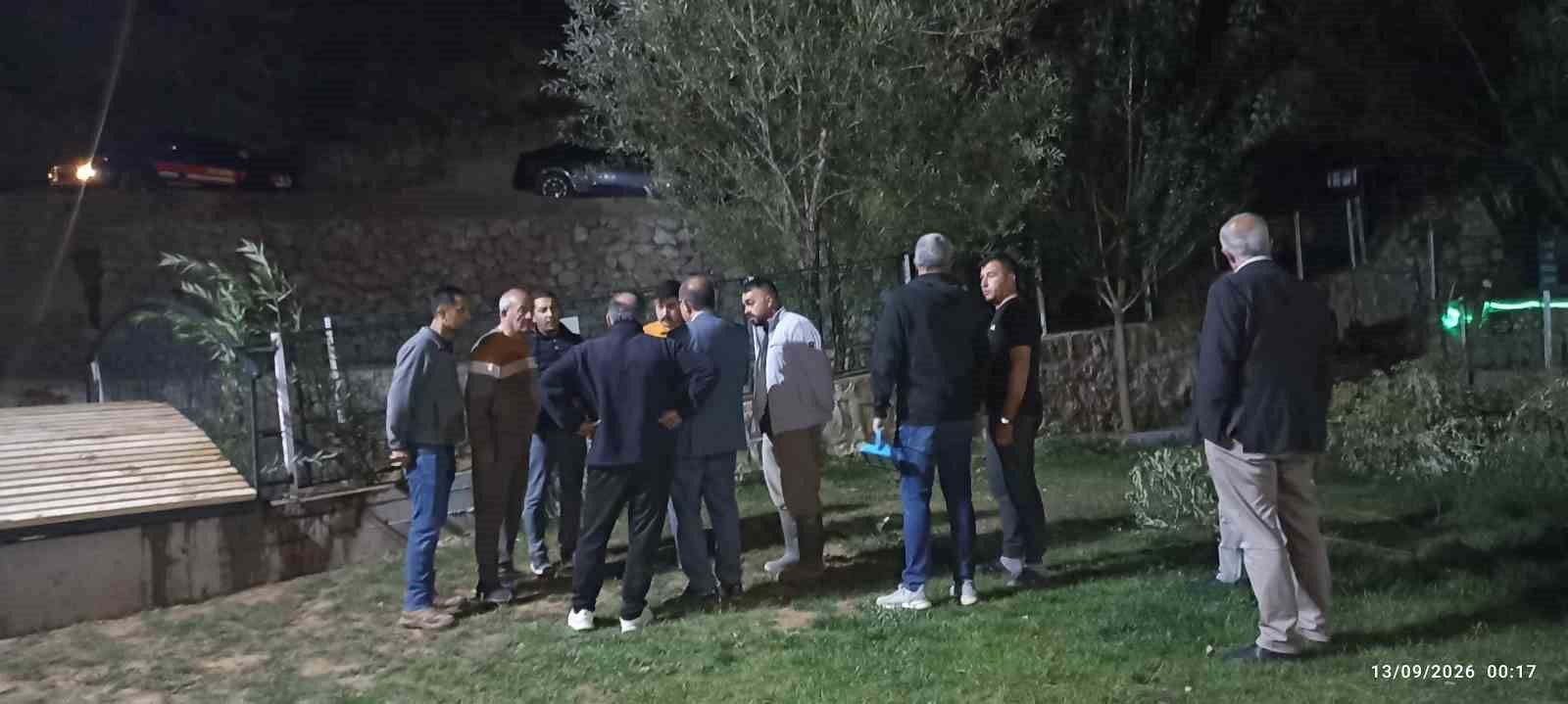Kanal patladı, vatandaşın müdahalesi faciayı önledi
