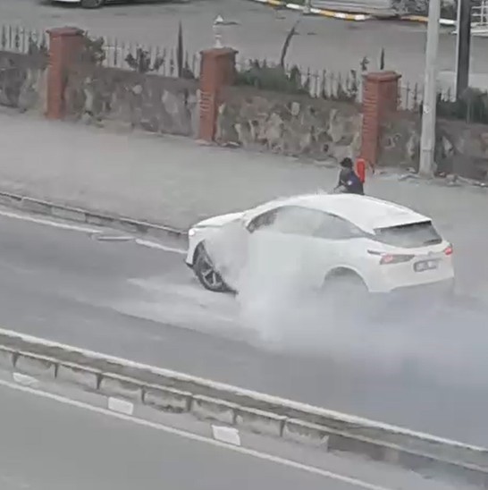 Sinop’ta SUV tipi araçta yangın paniği