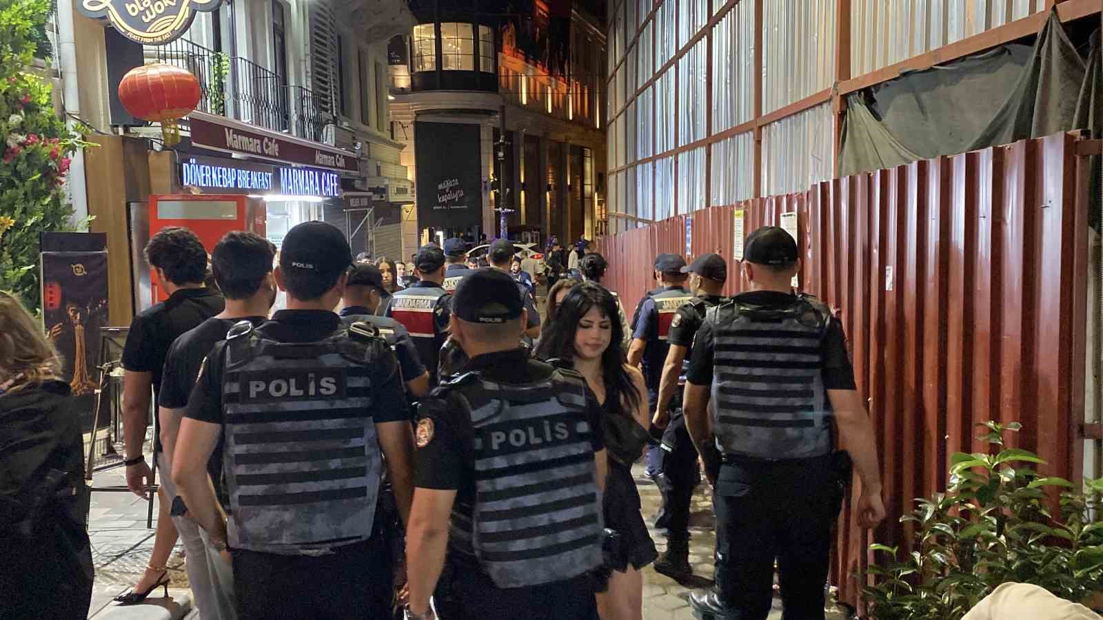 İstanbul’da ‘Ailem Güvende’ operasyonu: Çok sayıda mekana baskın yapıldı