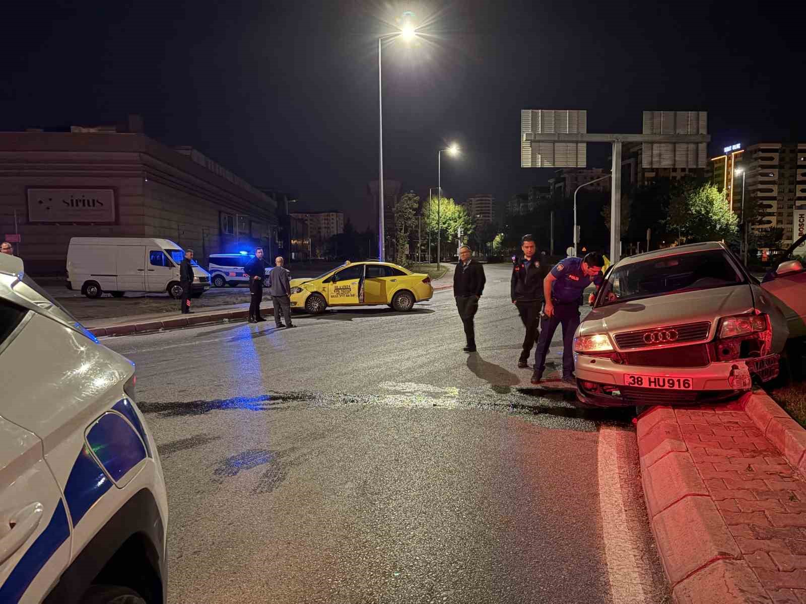 Kayseri’de ticari taksi otomobil ile çarpıştı: 1 yaralı
