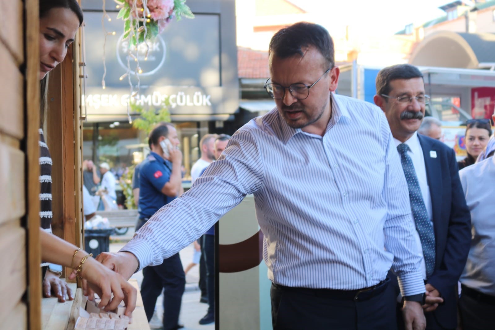 Çivril’in tarımsal ürünleri çikolataya dönüştü