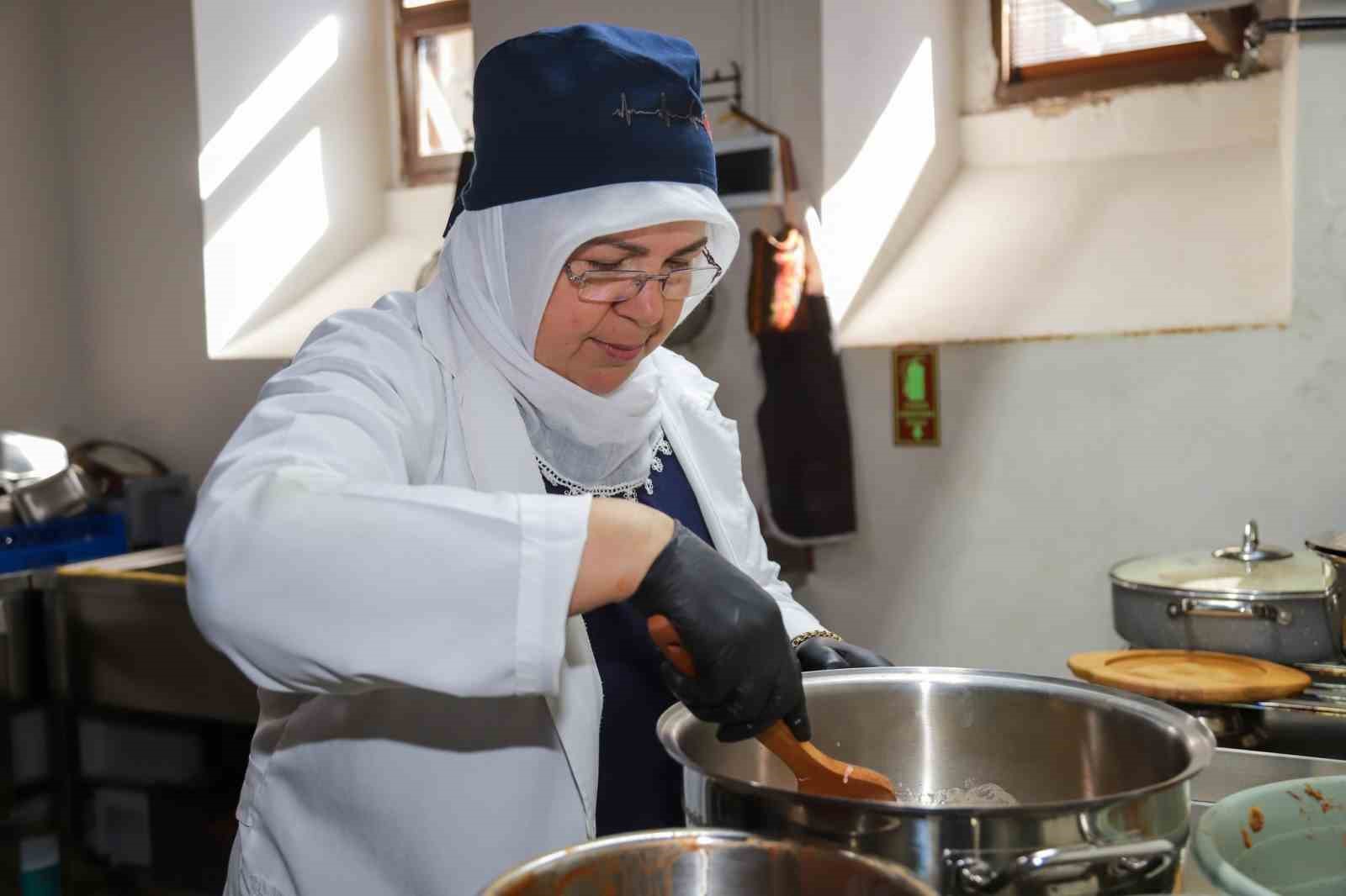Gümüşhane’nin unutulmaya yüz tutmuş Kuşburnu Çorbası yeniden sofralarda