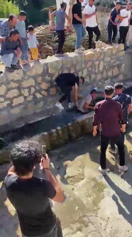 Şarkışla’da ’sulu’ düğün geleneği: Damat unutamayacağı anlar yaşadı