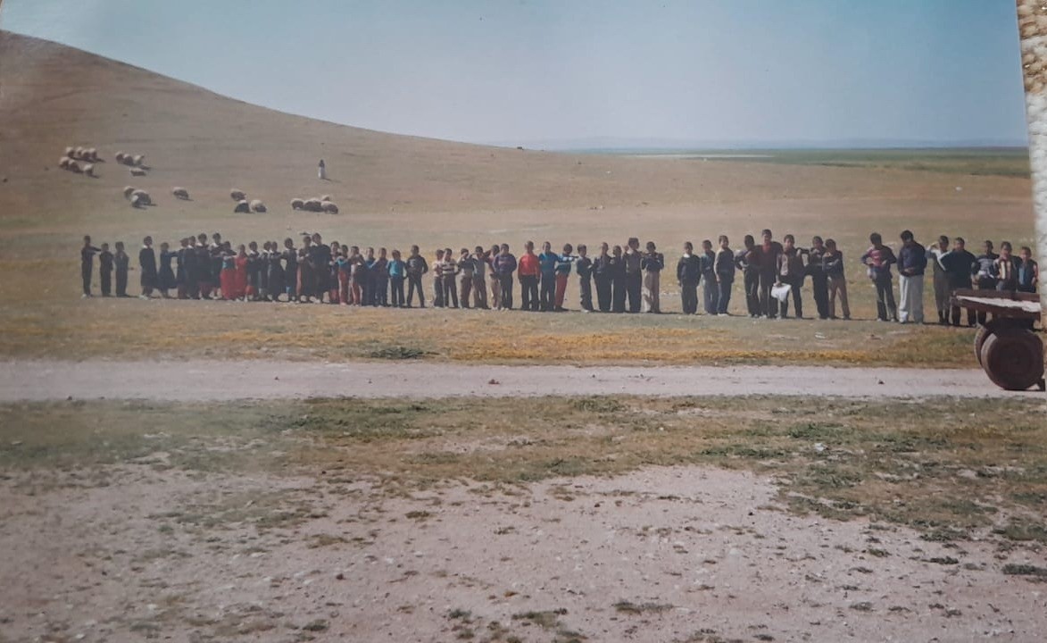 Öğretmen 40 yıl sonra köy okulunda öğrencileriyle buluştu