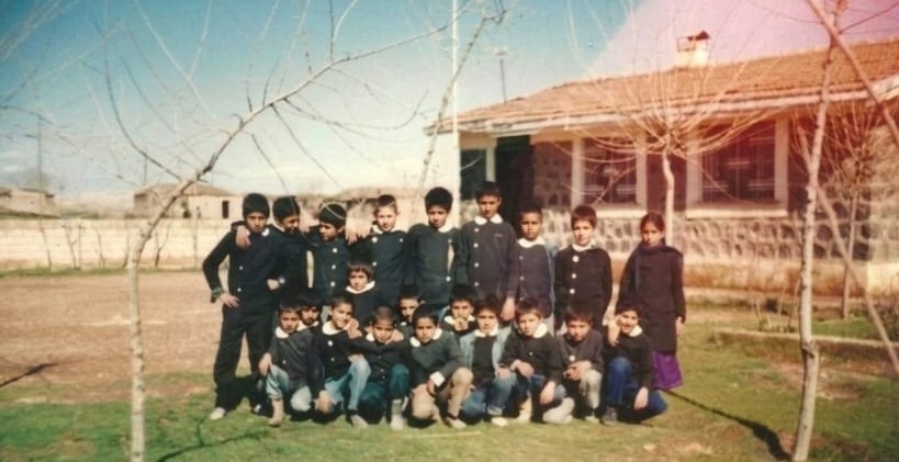 Öğretmen 40 yıl sonra köy okulunda öğrencileriyle buluştu