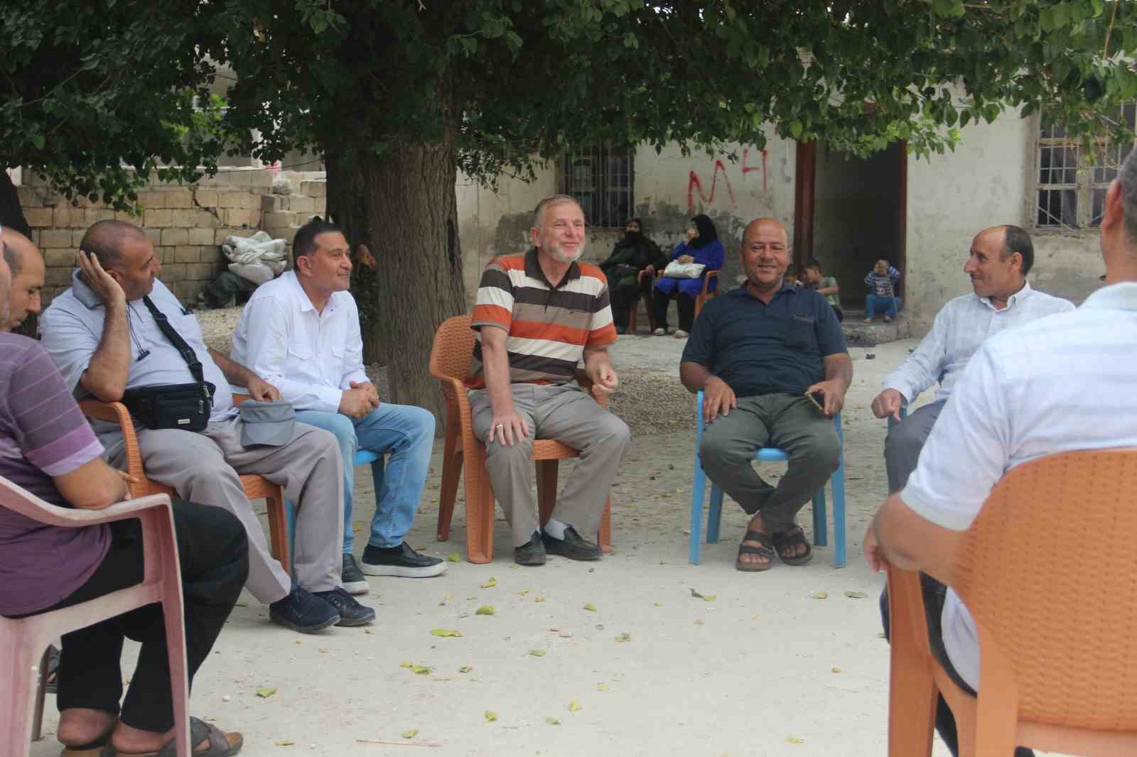 Öğretmen 40 yıl sonra köy okulunda öğrencileriyle buluştu