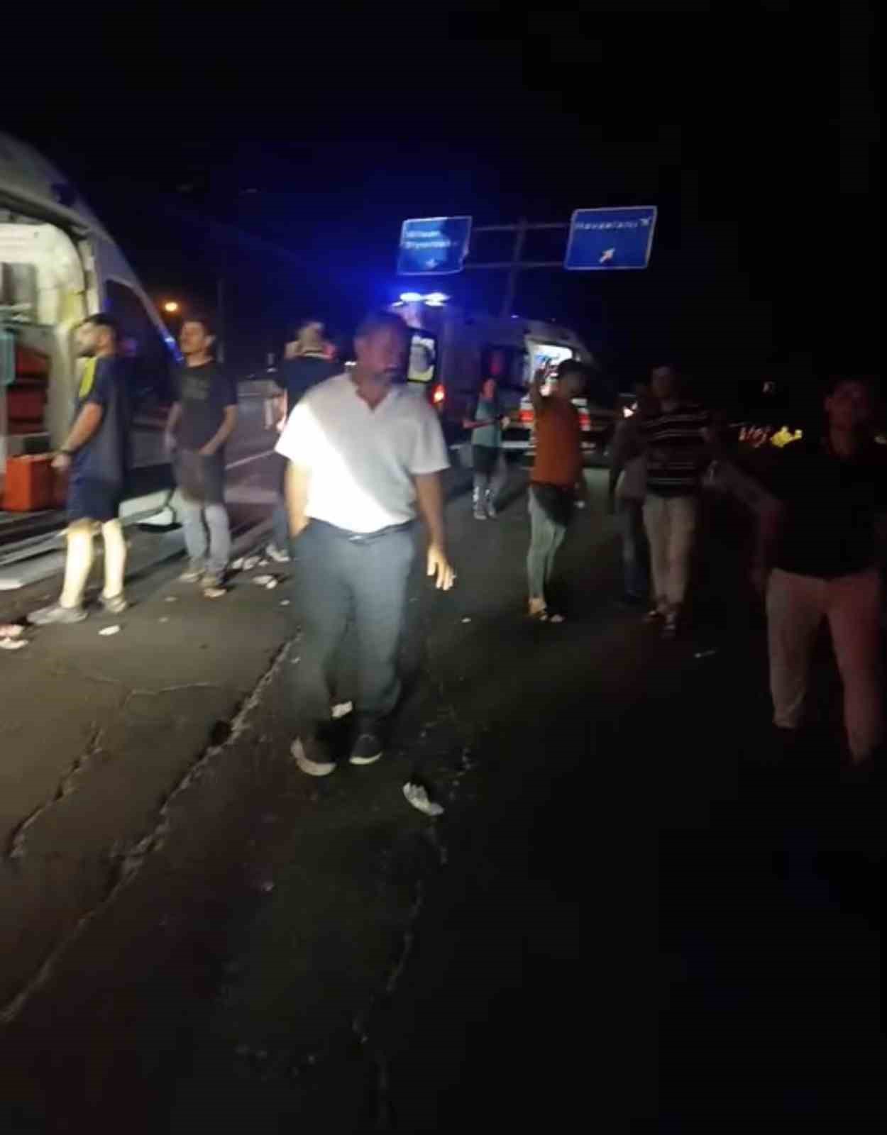 Şanlıurfa’da damperi açık kamyon kazaya neden oldu: 7 yaralı