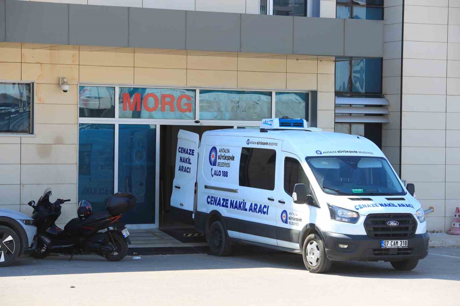 18 yaşındaki motosikletli genç kazada hayatını kaybetti cenazeyi alan aile gözyaşlarına boğuldu