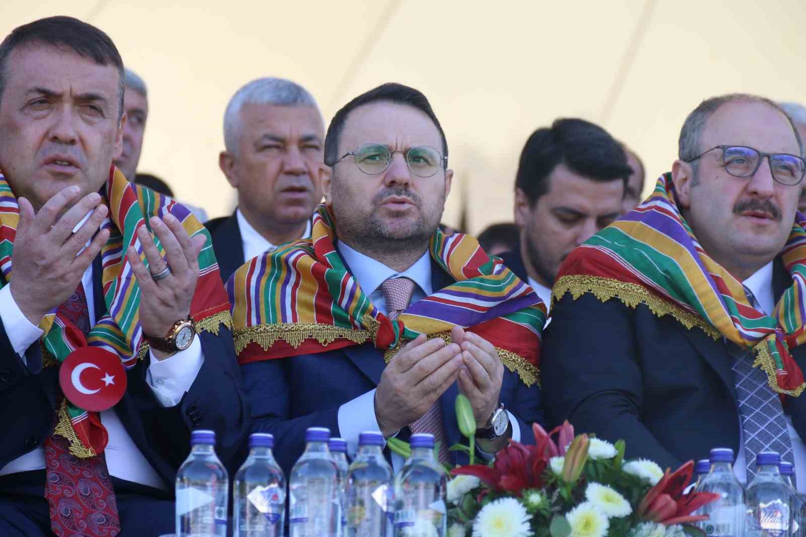Adalet Bakanı Akın Gürlek Söğüt şenlikleri için ilçeye geldi