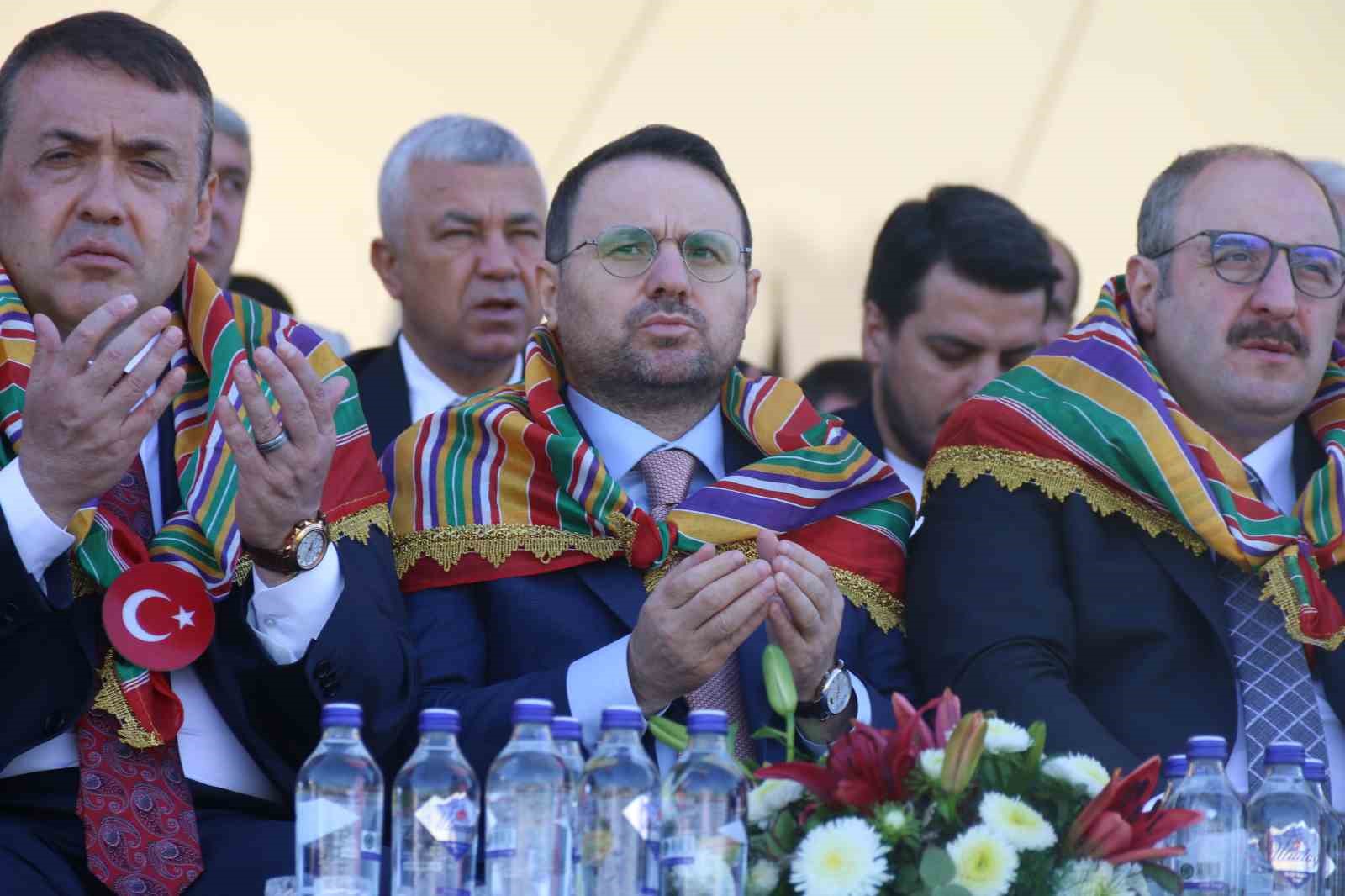 Adalet Bakanı Akın Gürlek Söğüt şenlikleri için ilçeye geldi