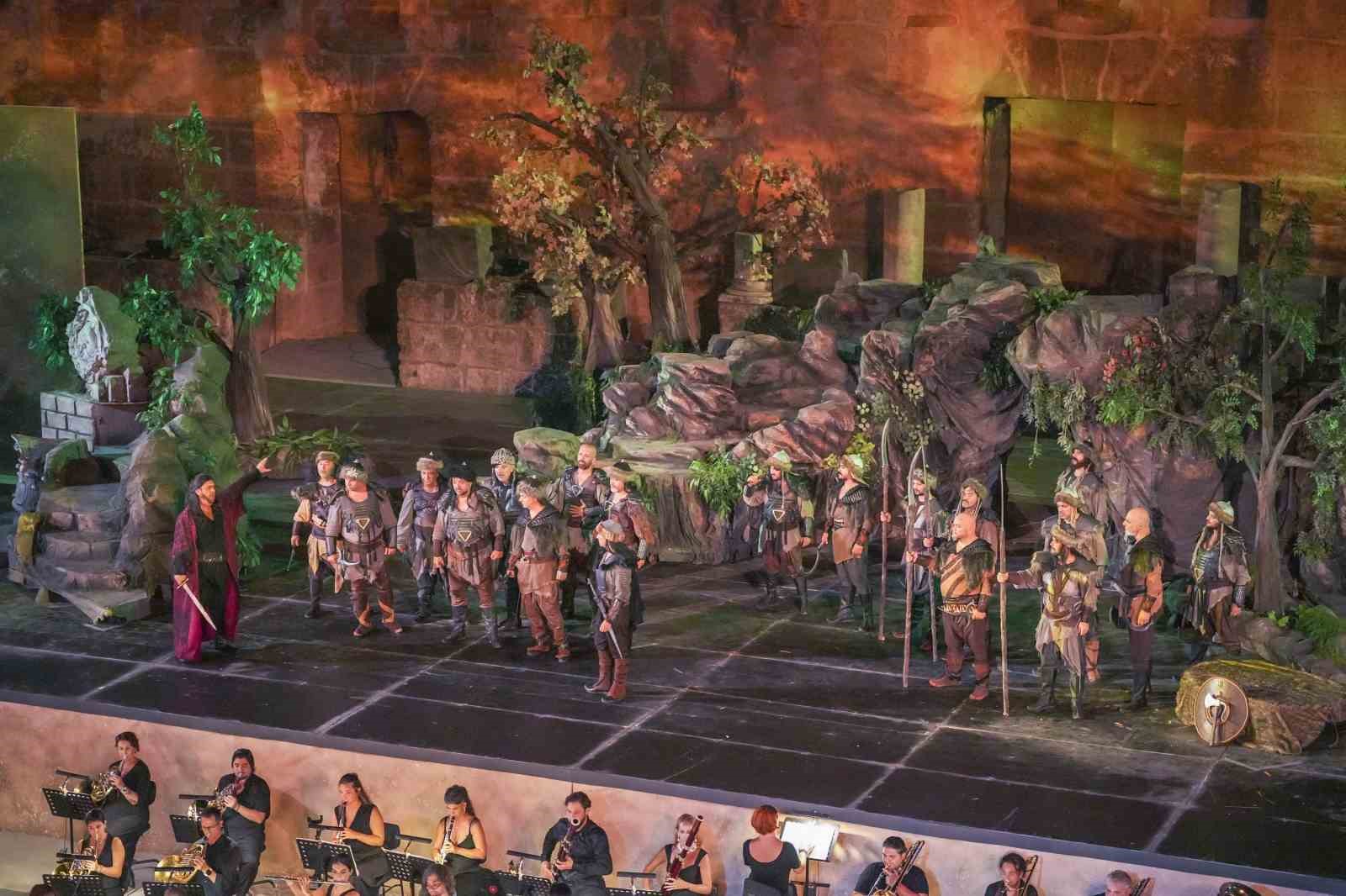 33. Uluslararası Aspendos Opera ve Bale Festivali ’Attila’ ile başladı