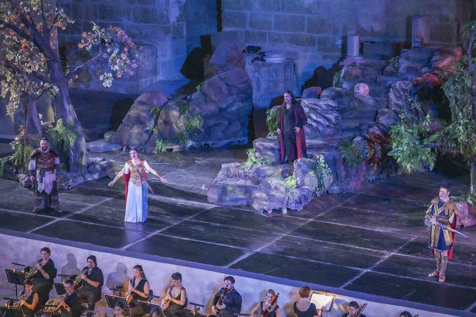 33. Uluslararası Aspendos Opera ve Bale Festivali ’Attila’ ile başladı