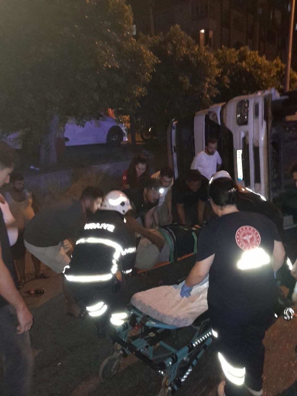 Belen’de devrilen kamyonun sürücüsü yaralandı