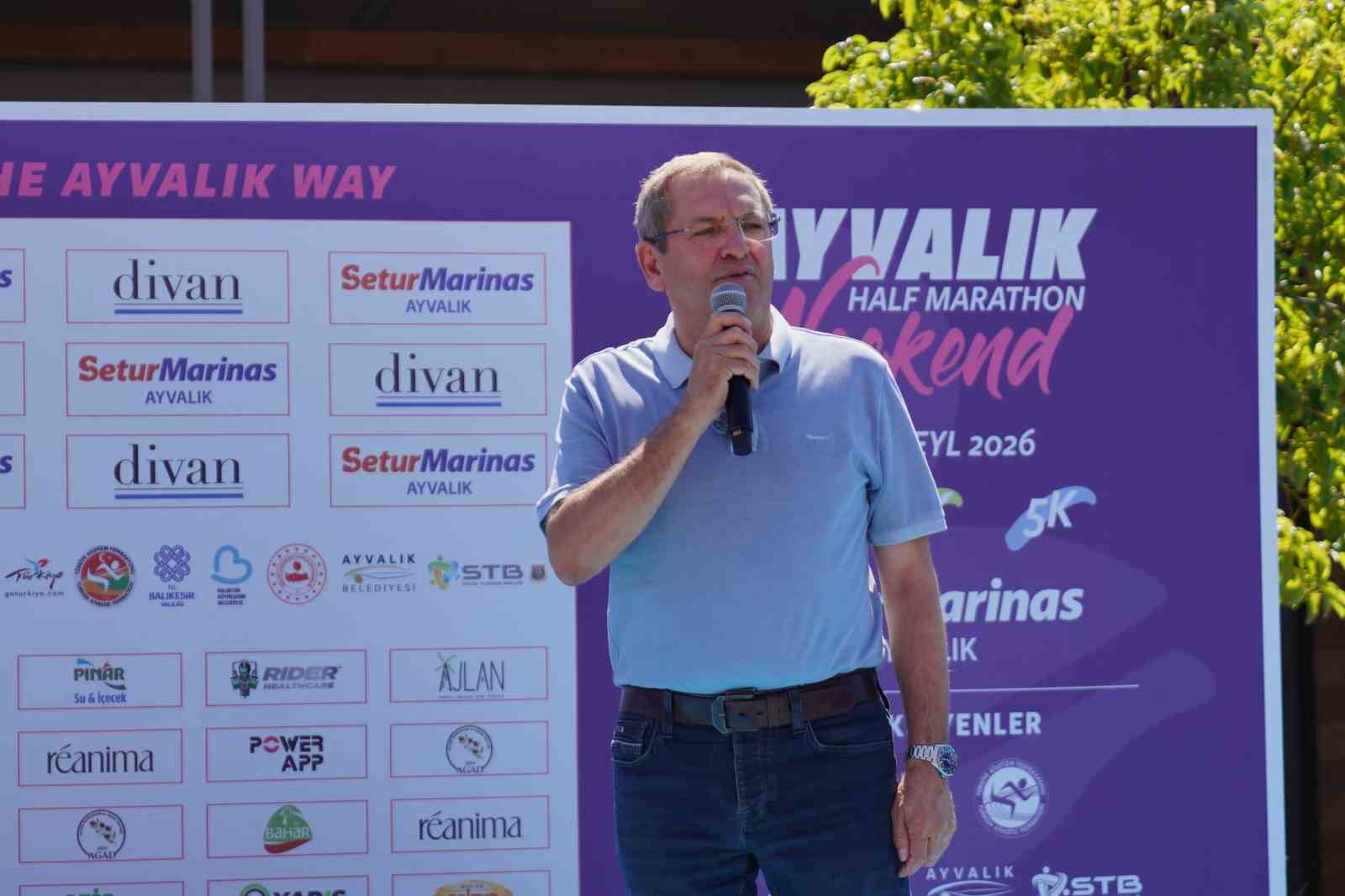 Ayvalık’ta yarı maratonun şampiyonları ödüllerini aldı