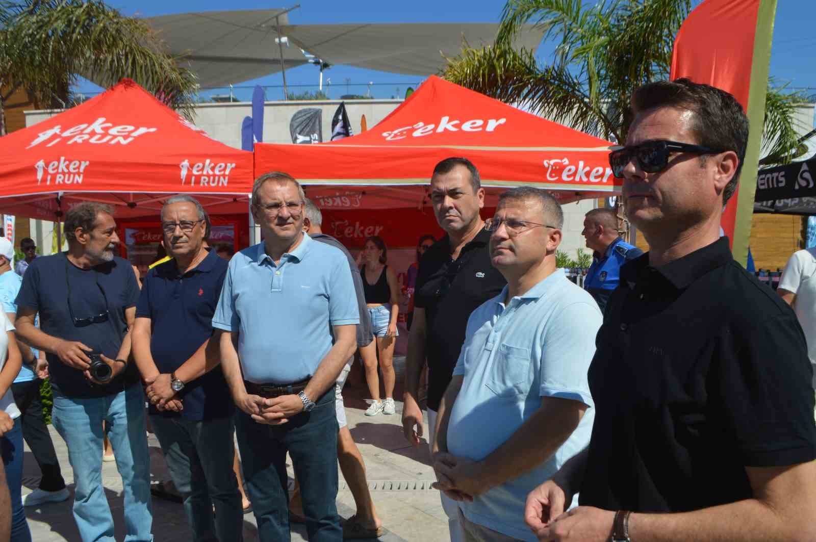 Ayvalık’ta yarı maratonun şampiyonları ödüllerini aldı