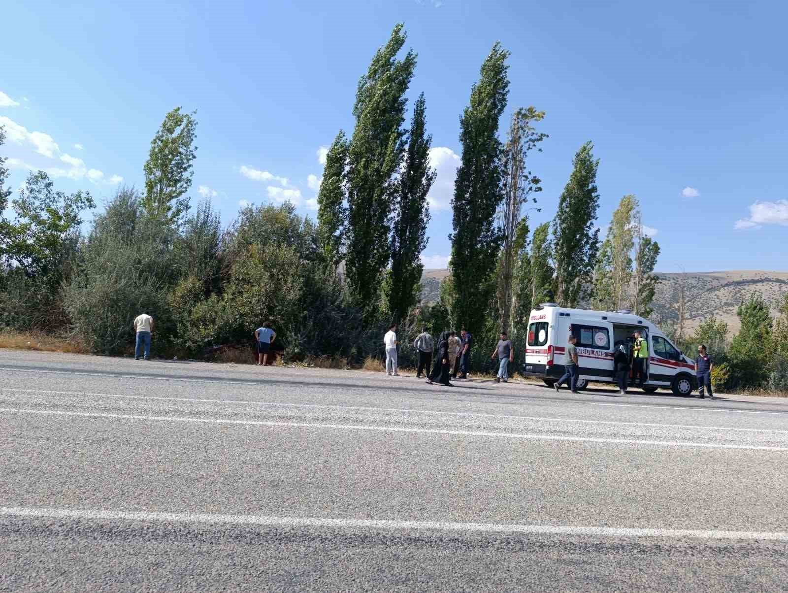 Malatya’da otomobil şarampole devrildi: 1 yaralı