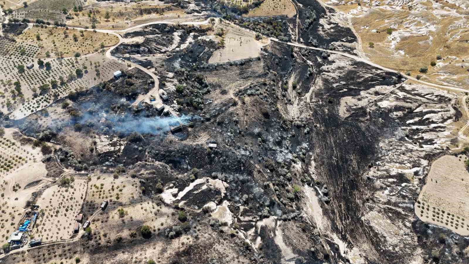 Otluk alanda başlayan yangın bağ evlerine sıçradı: 7 bağ evi kullanılamaz hale geldi