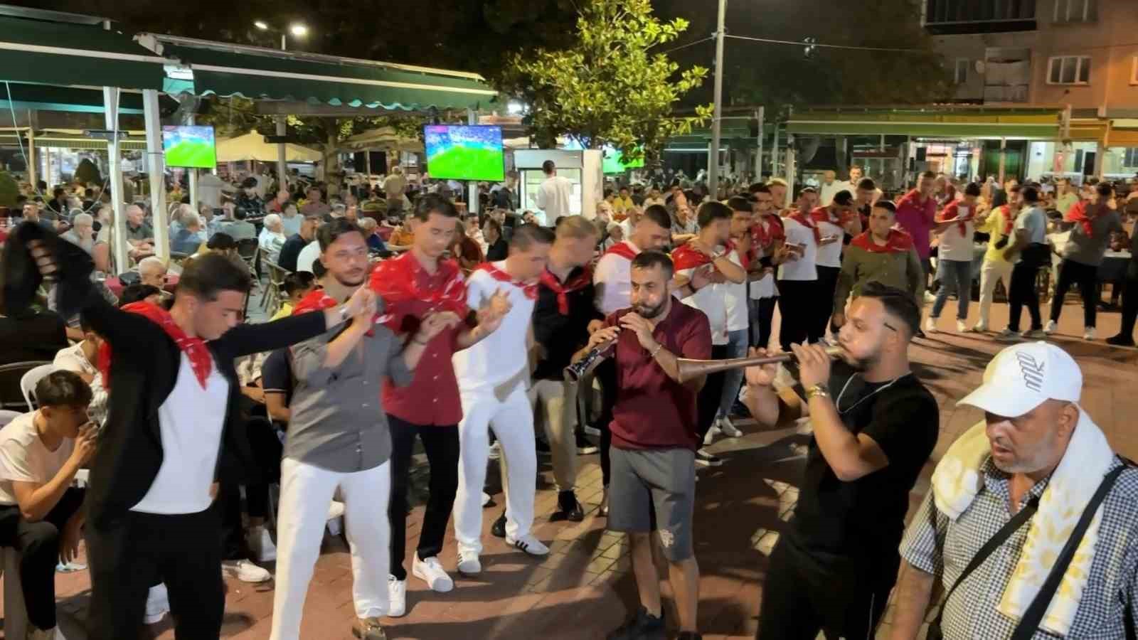 Bursa’da 50 asker adayı 100 yıllık gelenekle uğurlandı