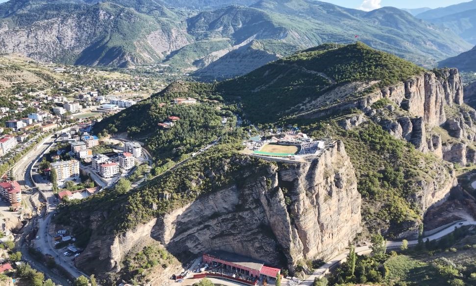 Artvin’de 250 metre yükseklikteki arenada yılın son boğa güreşleri yapıldı