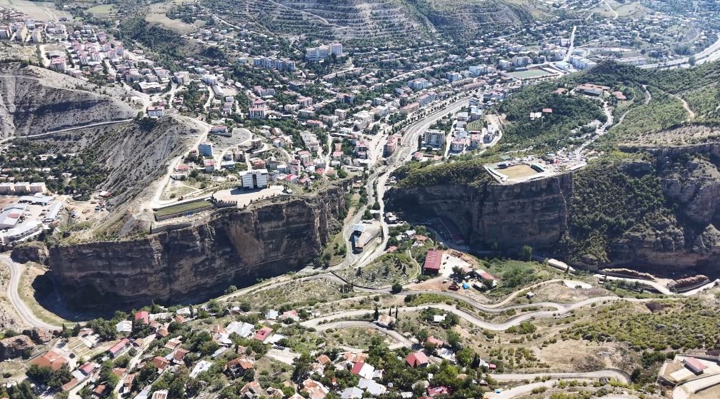 Artvin’de 250 metre yükseklikteki arenada yılın son boğa güreşleri yapıldı