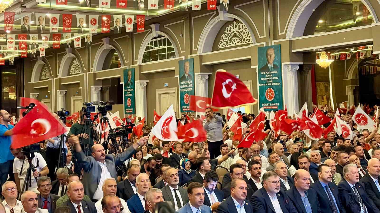 MHP İzmir’de Veysel Şahin güven tazeledi