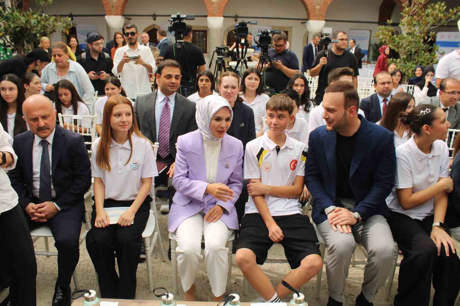 Aile ve Sosyal Hizmetler Bakanı Göktaş: "İklim değişikliğinin yükünü en fazla çocuklarımız taşıyor"