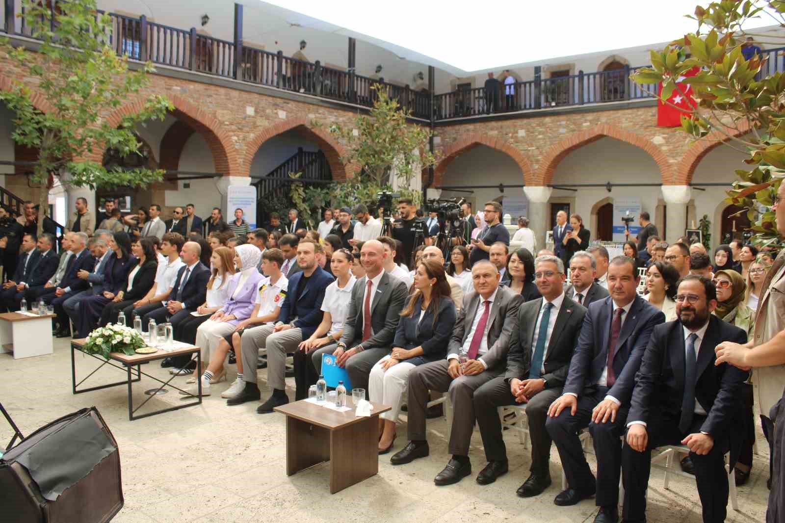 Aile ve Sosyal Hizmetler Bakanı Göktaş: "İklim değişikliğinin yükünü en fazla çocuklarımız taşıyor"