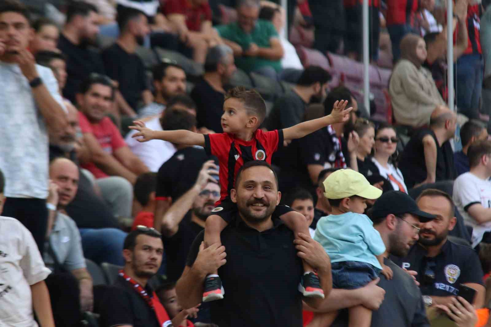 Trendyol Süper Lig: Gençlerbirliği: 1 - Kasımpaşa: 0 (İlk yarı)