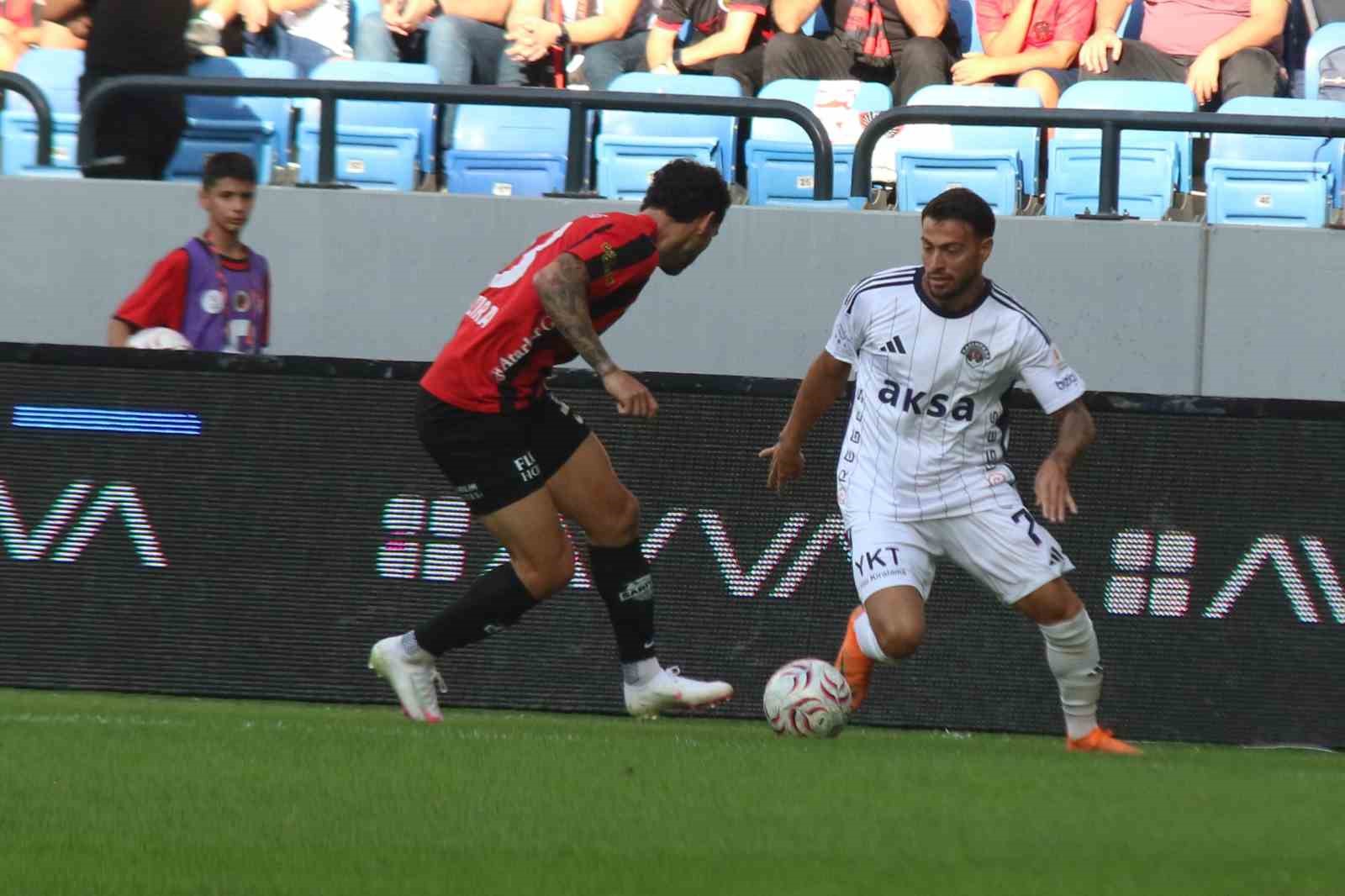 Trendyol Süper Lig: Gençlerbirliği: 1 - Kasımpaşa: 0 (İlk yarı)