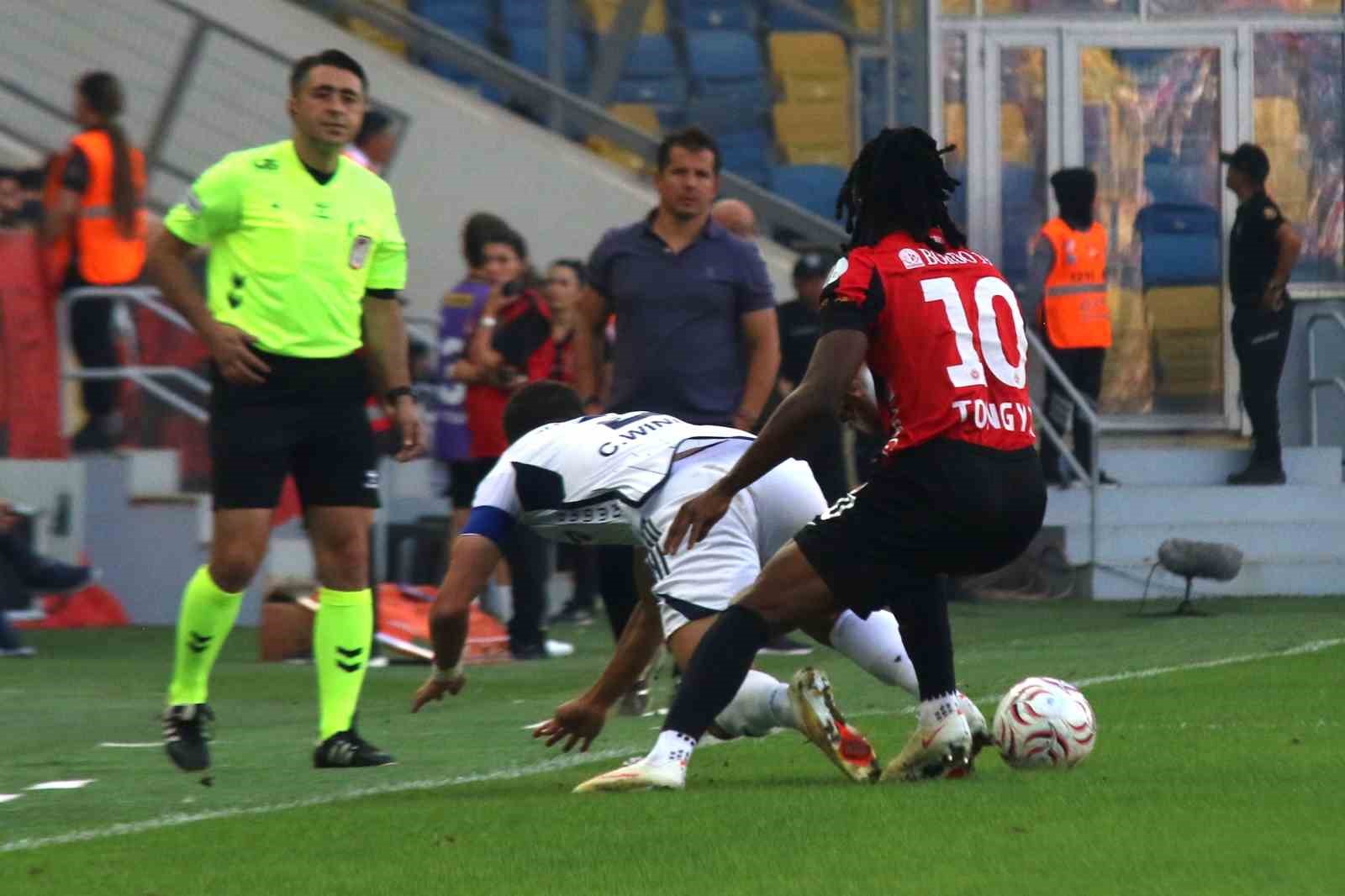 Trendyol Süper Lig: Gençlerbirliği: 1 - Kasımpaşa: 0 (İlk yarı)