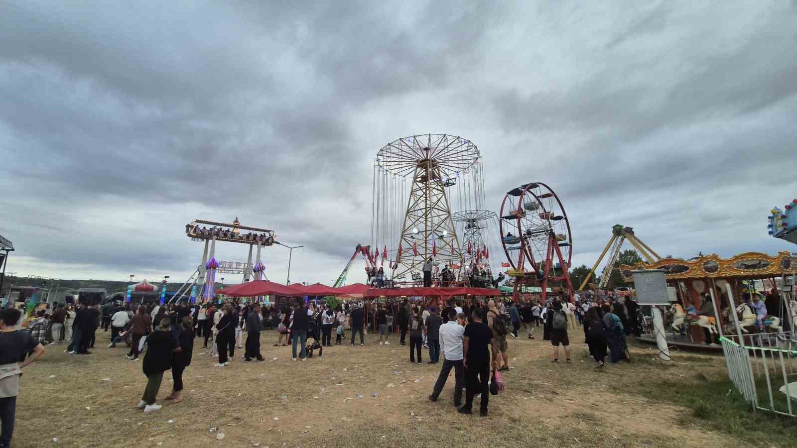 Bin 700 nüfuslu ilçeyi 400 bin kişi ziyaret etti