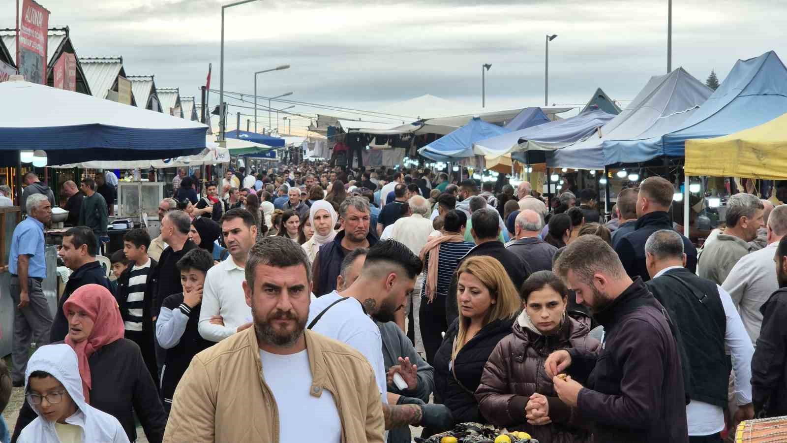 Bin 700 nüfuslu ilçeyi 400 bin kişi ziyaret etti