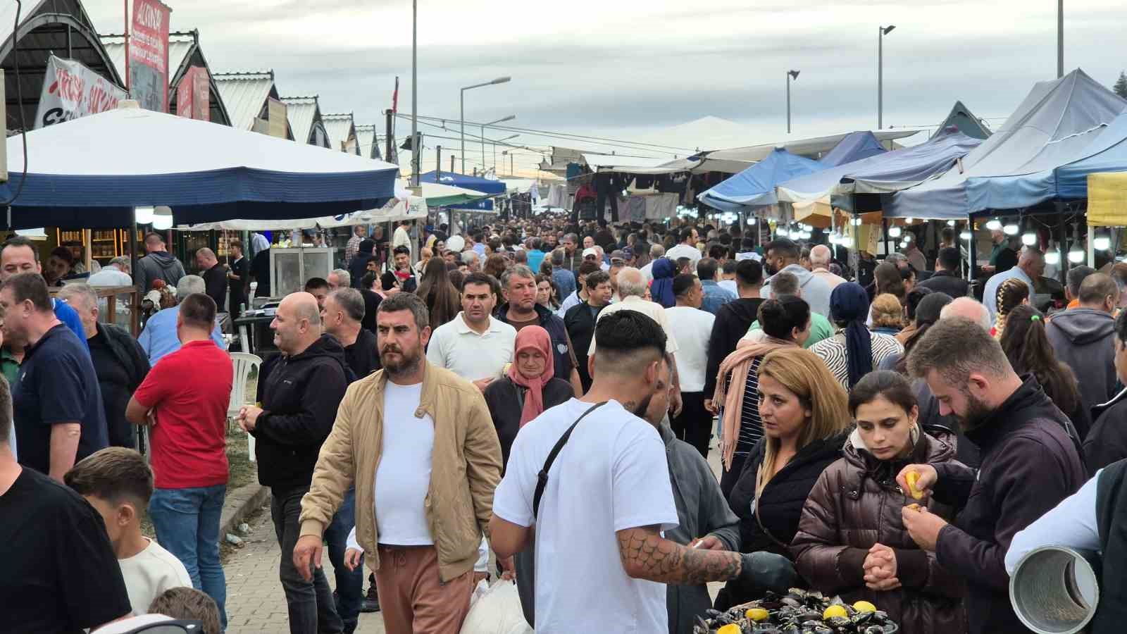 Bin 700 nüfuslu ilçeyi 400 bin kişi ziyaret etti