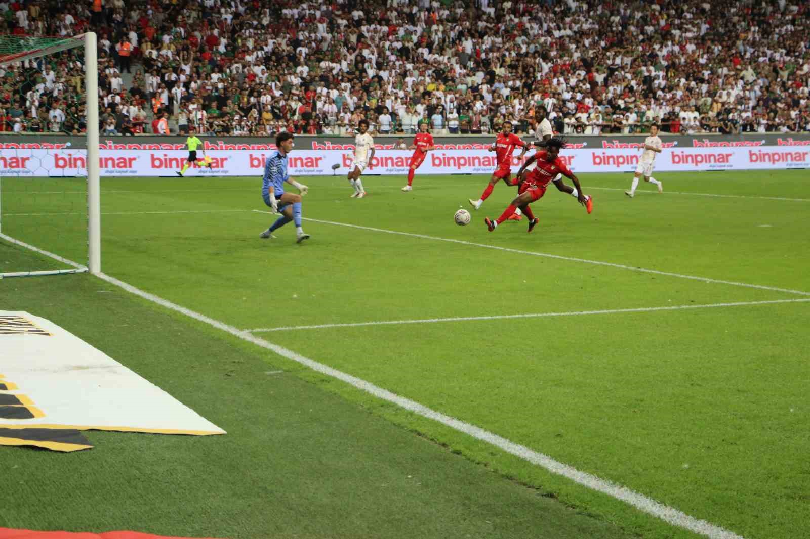 Tredyol Süper Lig: Amed Sportif Faaliyetler: 5 - Başakşehir: 0