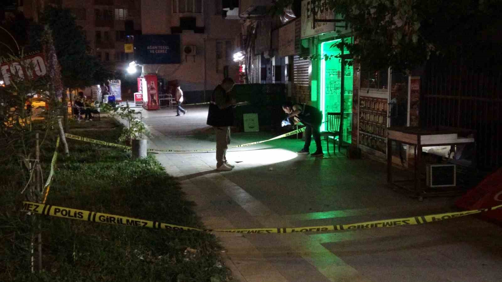 21 yaşındaki genç bıçaklı kavgada ağır yaralandı