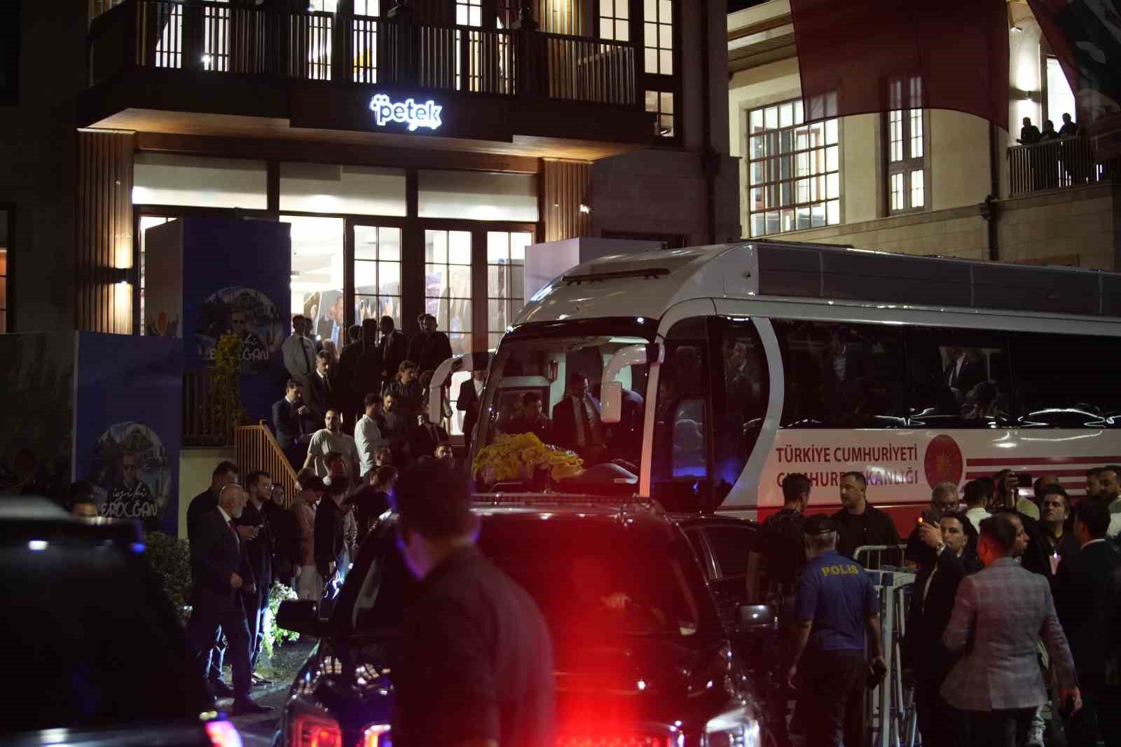 Cumhurbaşkanı Erdoğan’a Samsun’da vatandaşlardan sevgi gösterisi