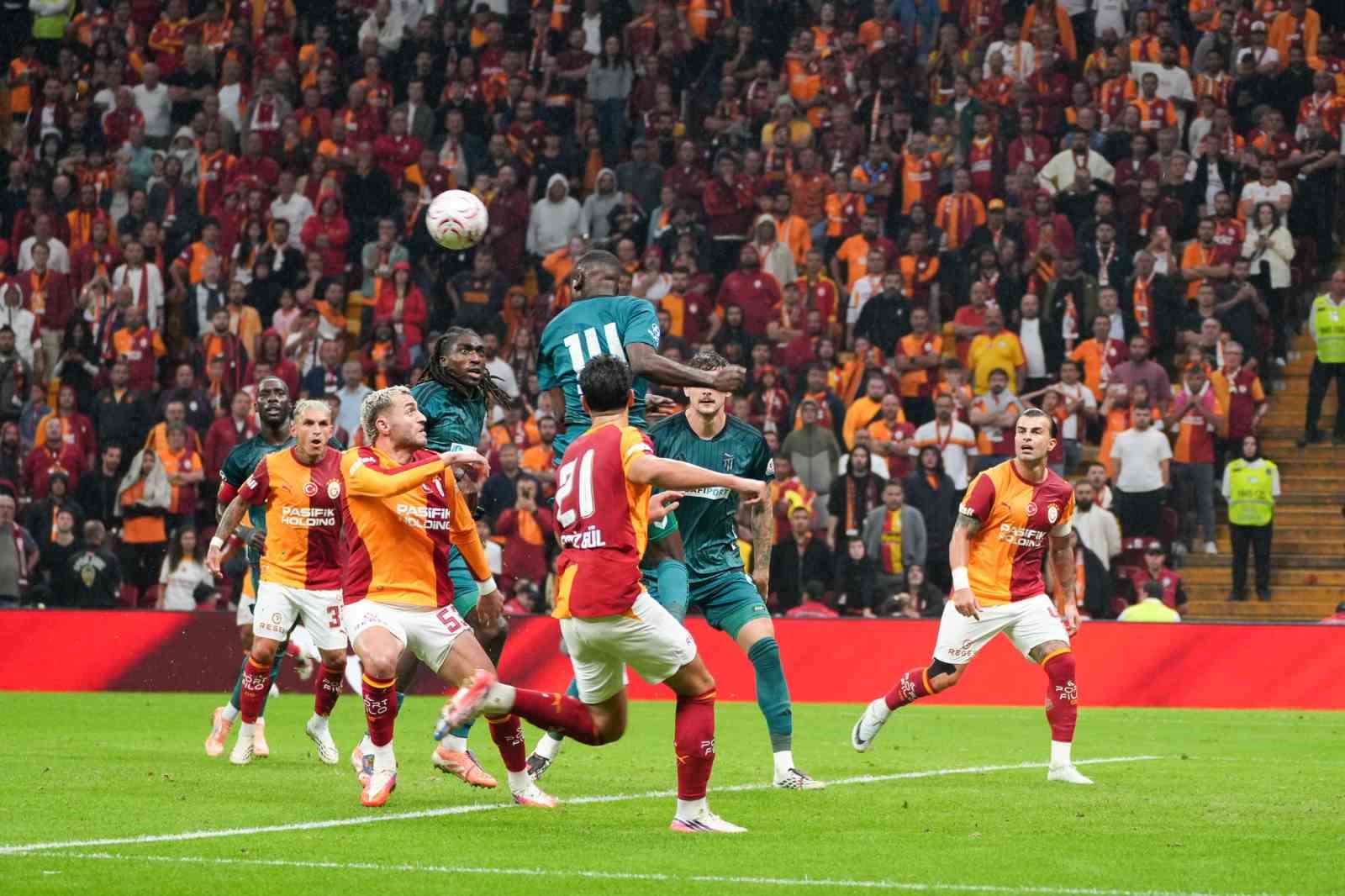 Trendyol Süper Lig: Galatasaray: 0 - Kocaelispor: 0 (İlk yarı)