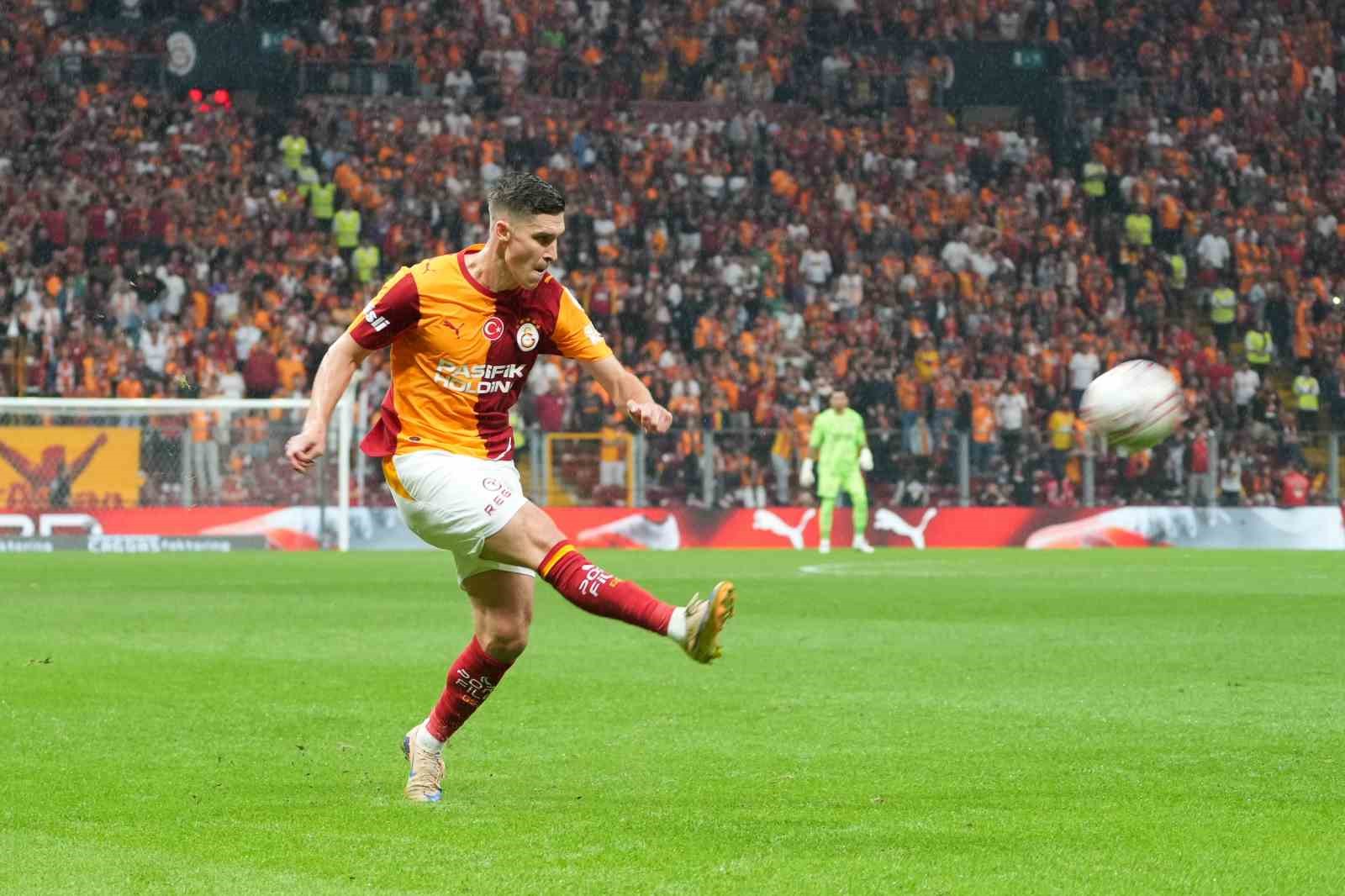 Trendyol Süper Lig: Galatasaray: 0 - Kocaelispor: 0 (İlk yarı)