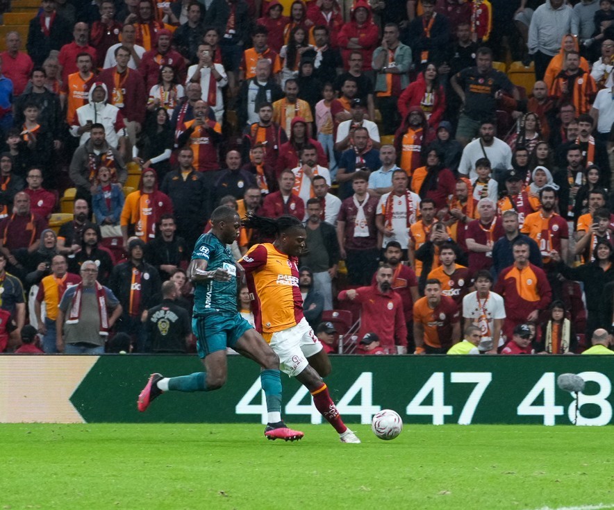 Trendyol Süper Lig: Galatasaray: 0 - Kocaelispor: 0 (İlk yarı)