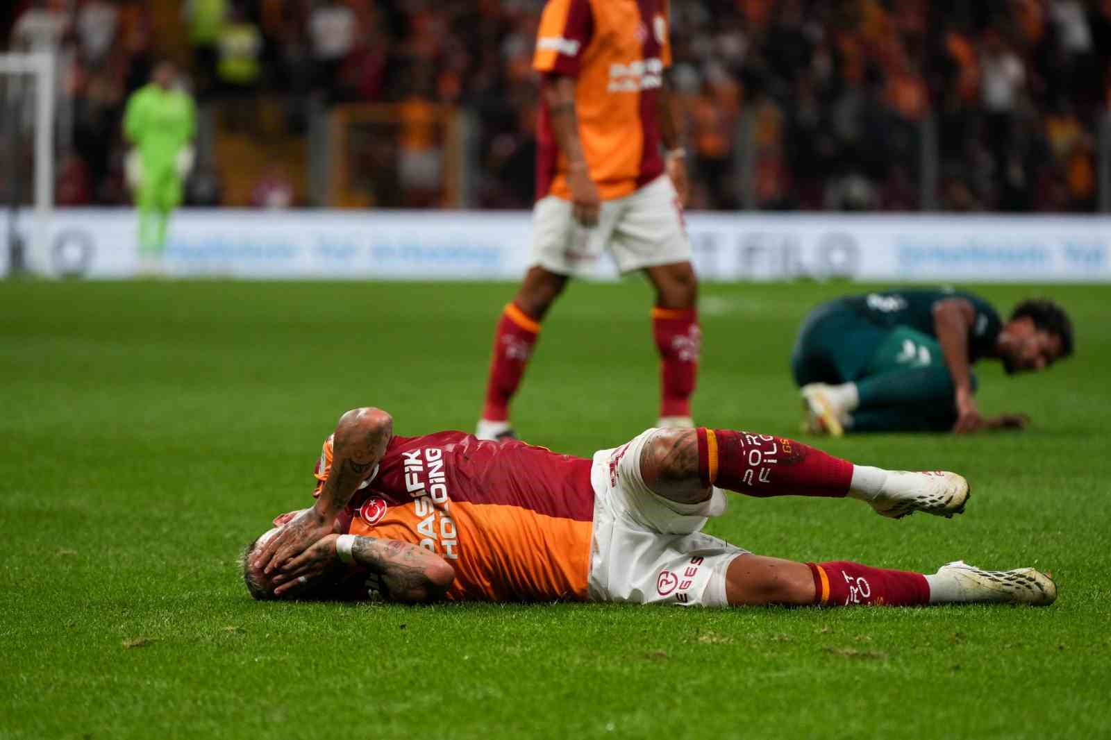 Trendyol Süper Lig: Galatasaray: 0 - Kocaelispor: 0 (İlk yarı)