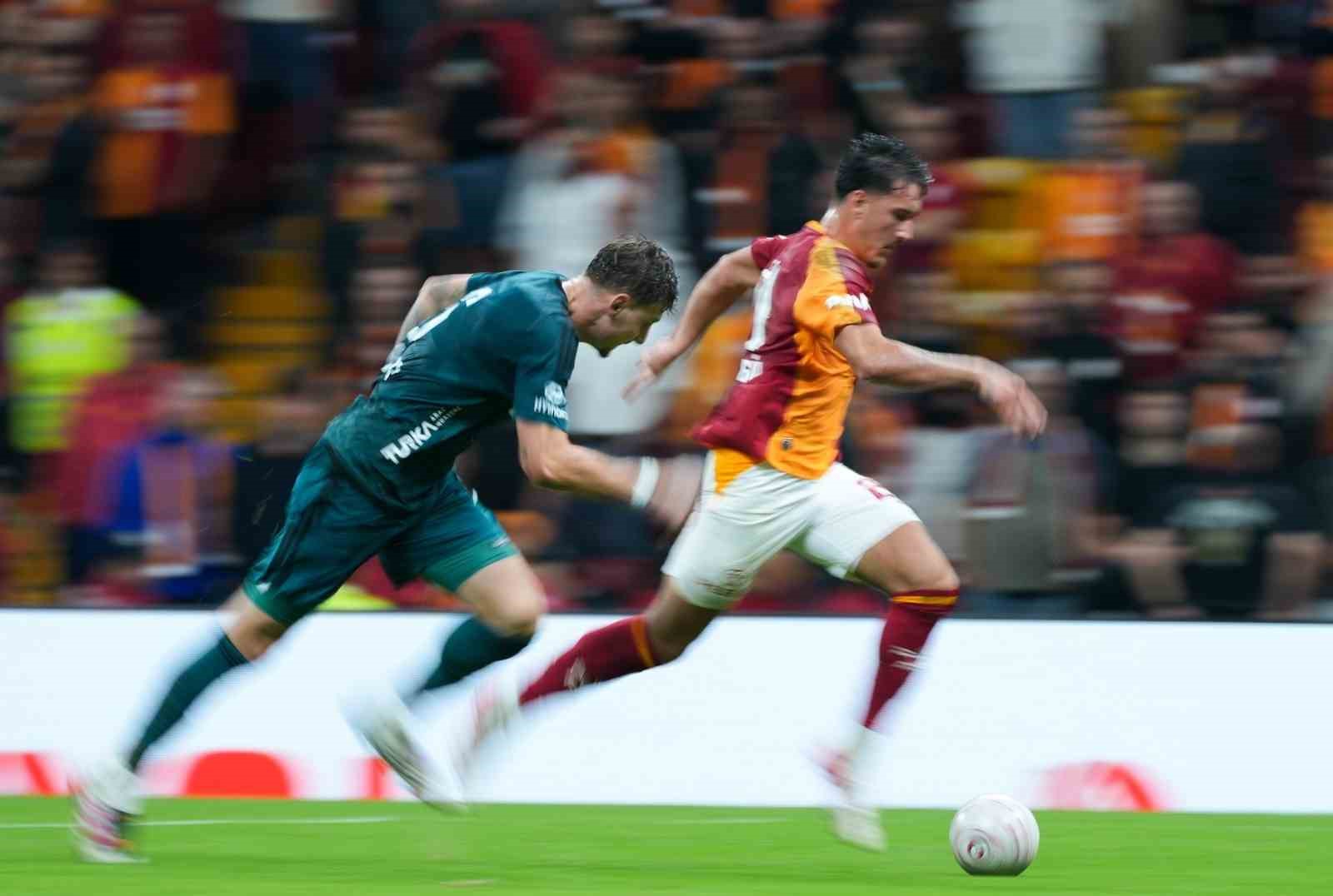 Trendyol Süper Lig: Galatasaray: 0 - Kocaelispor: 0 (İlk yarı)