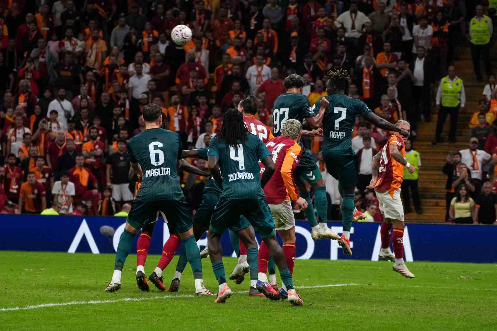 Trendyol Süper Lig: Galatasaray: 0 - Kocaelispor: 0 (İlk yarı)