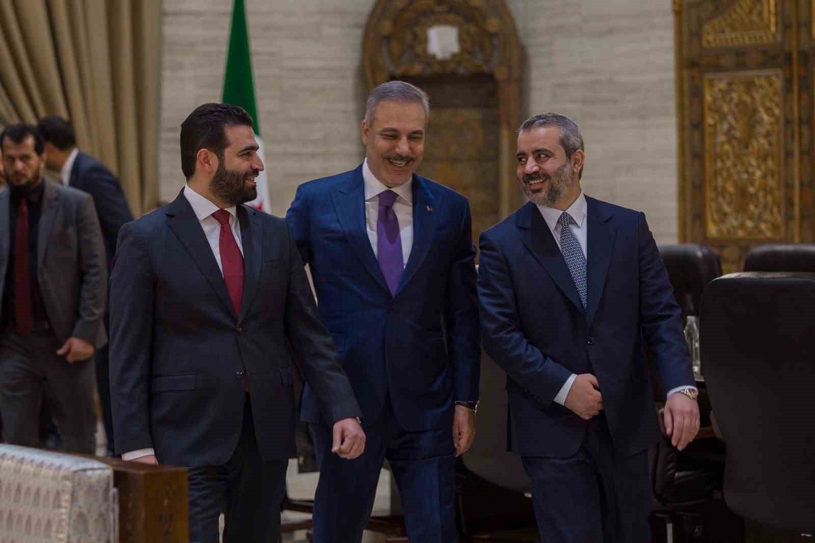 Bakan Fidan, Suriyeli mevkidaşı Şeybani ve Suriye İçişleri Bakanı Hattab ile üçlü görüşme gerçekleştirdi