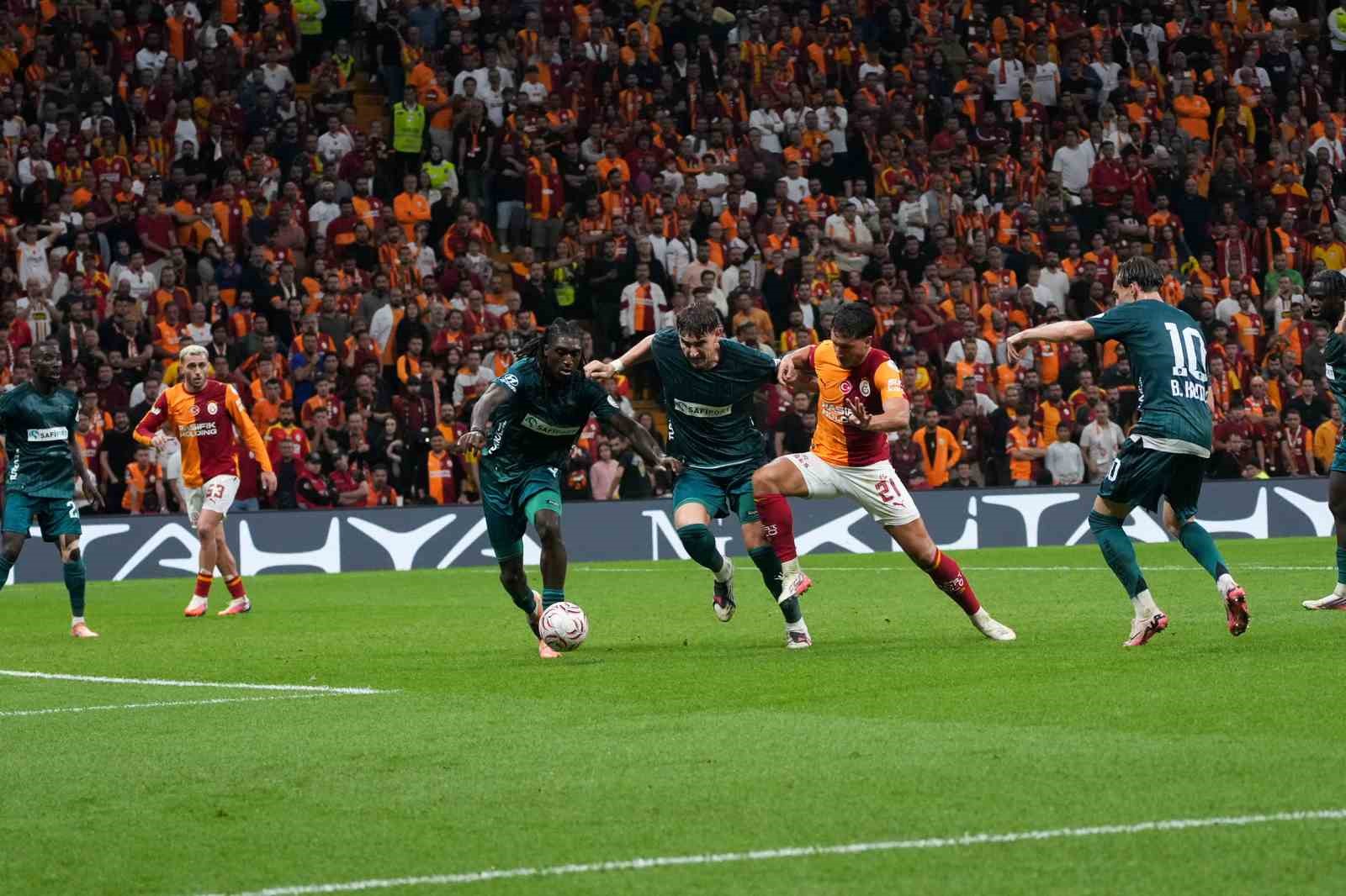 Trendyol Süper Lig: Galatasaray: 1 - Kocaelispor: 0 (Maç sonucu)