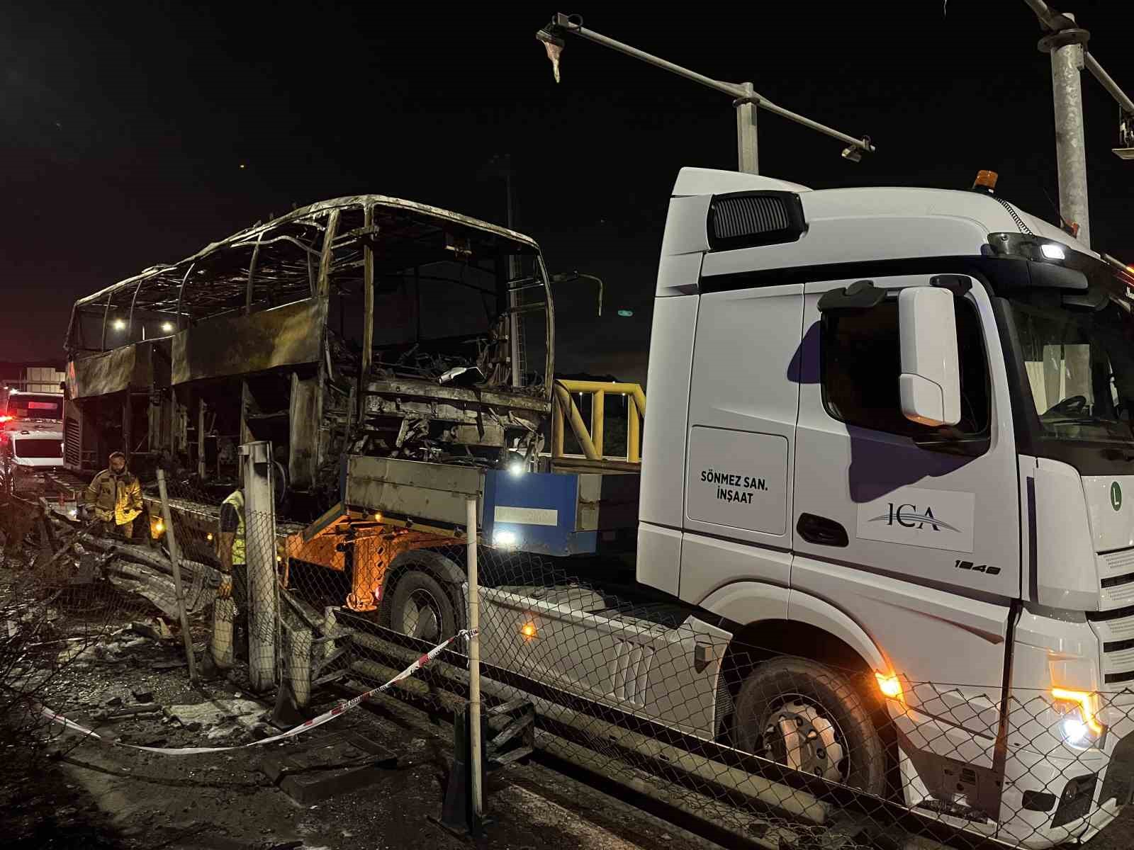 Yanan otobüste hayatını kaybedenlerin cesetleri Adli Tıp Kurumu’na kaldırıldı