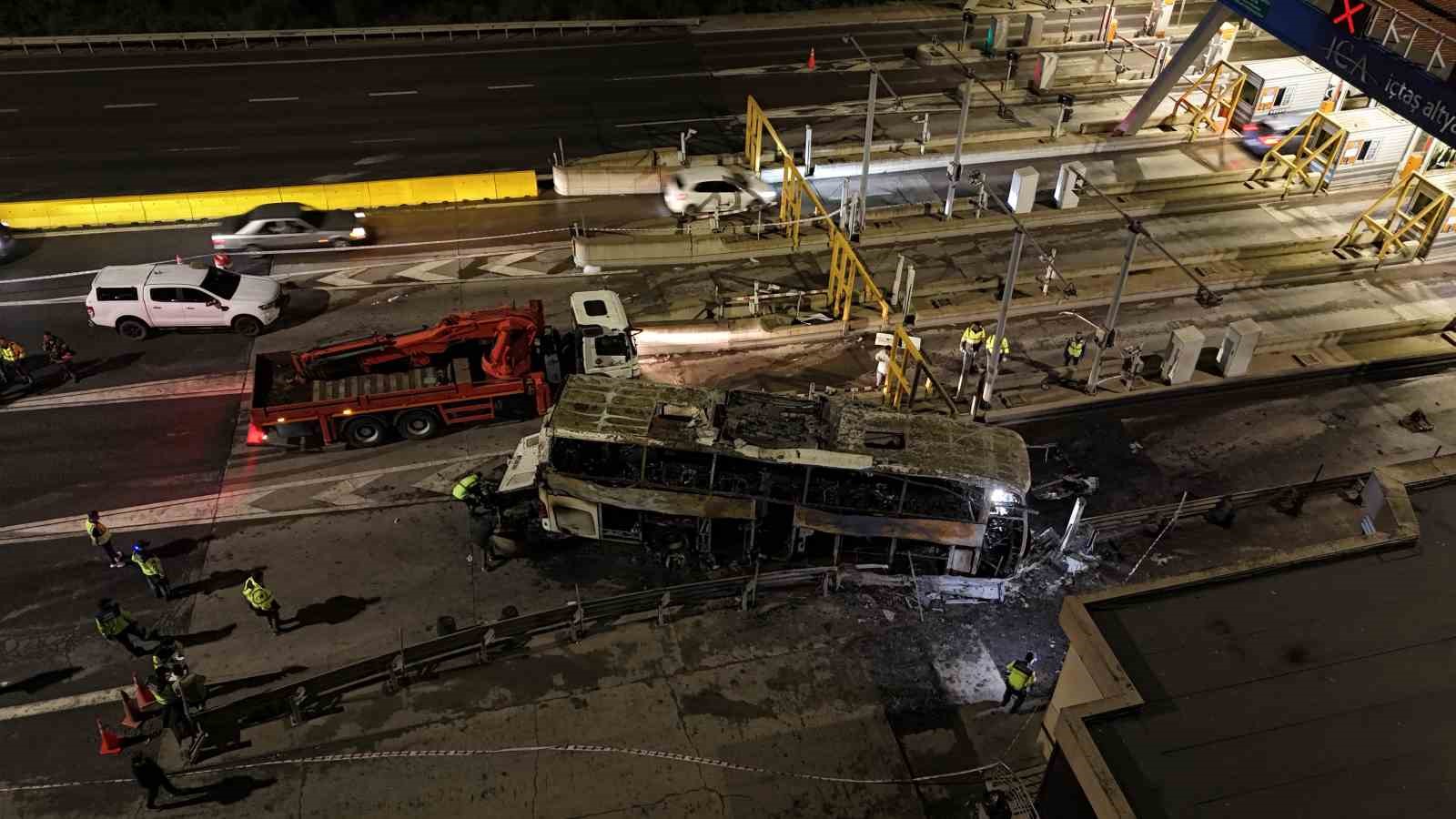 Otobüs yangınının ardından ekiplerin çalışması havadan görüntülendi