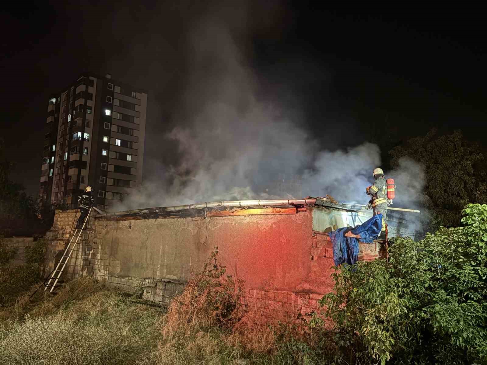 Kayseri’de müstakil ev cayır cayır yandı